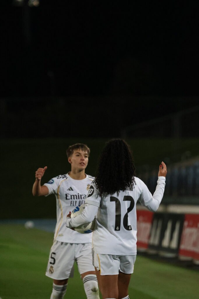 Pau C. leaving the pitch